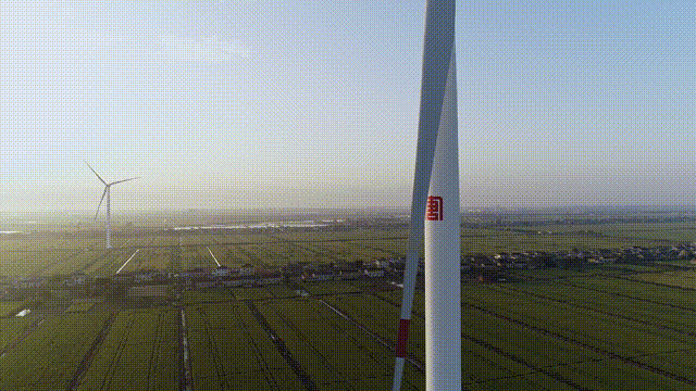 1661406461580086895.gif 無人機拍攝到的風(fēng)電畫面 (1).gif