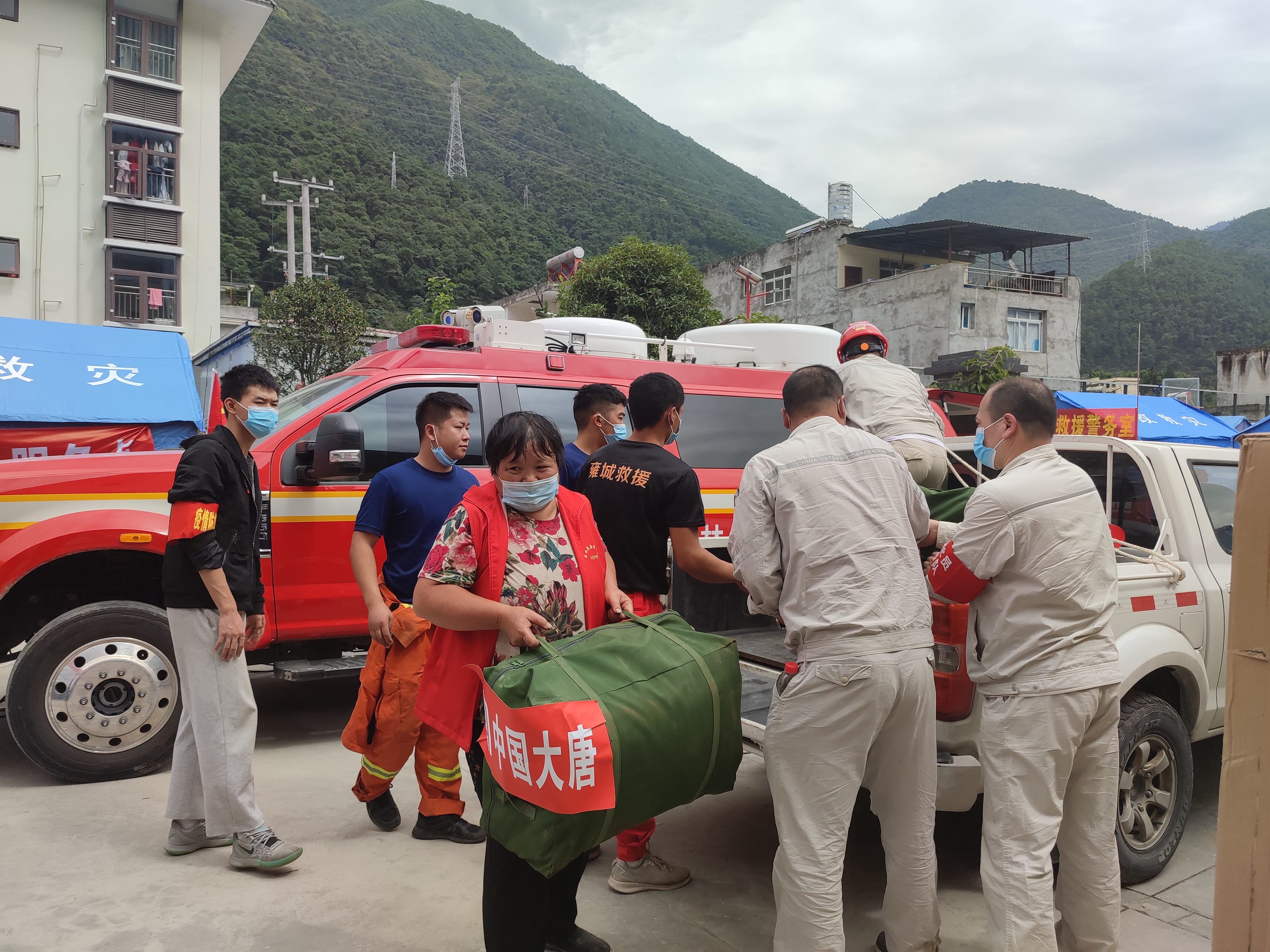 該公司救援物資到達政府指定馳援救災地得妥鄉(xiāng).jpg