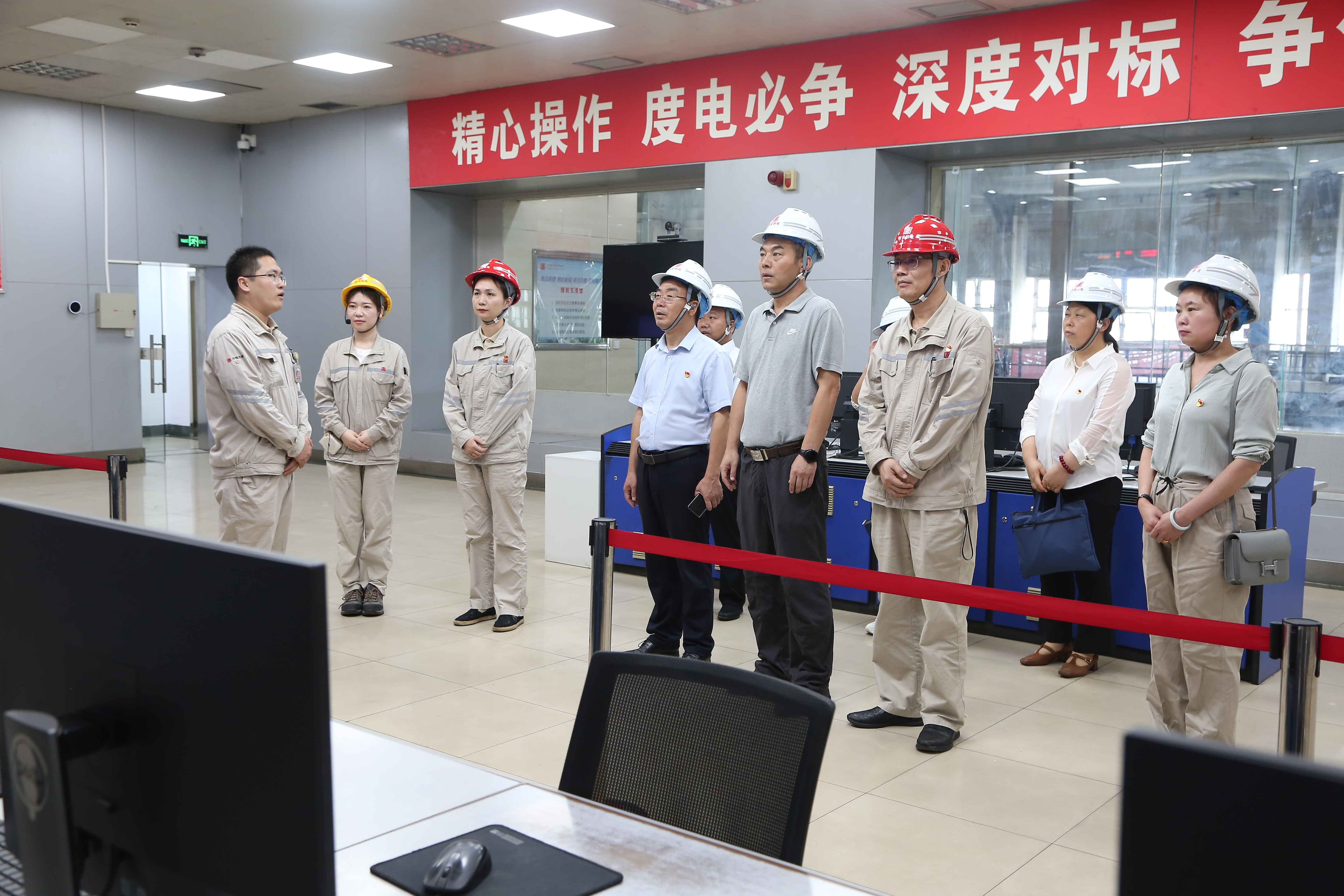 1722565361698059290.jpg 1.邀請結(jié)對單位參觀我西安熱電廠集控室.jpg